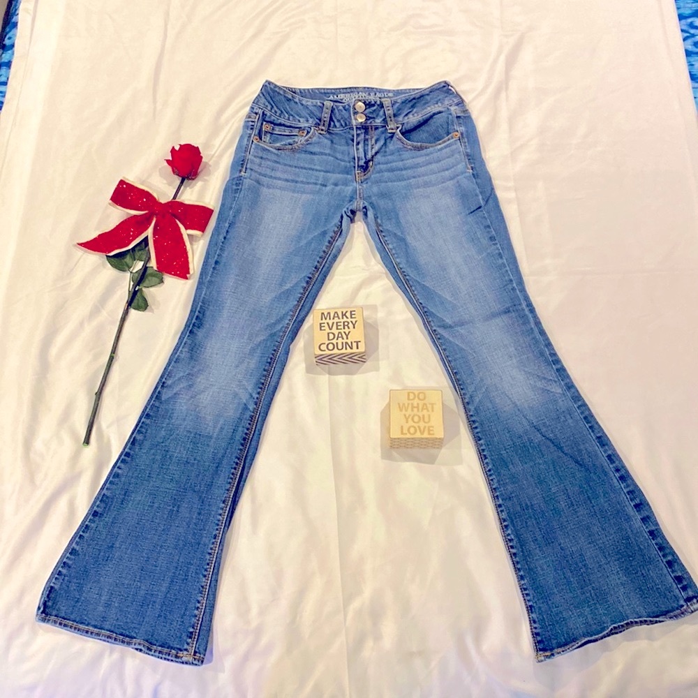 American Eagle Outfitters women’s size 4 long Artist Super stretch bootcut jeans